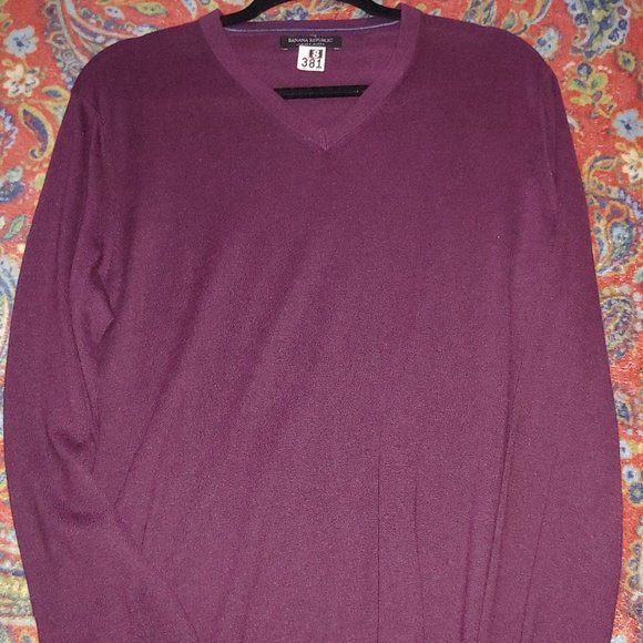 Banana Republic V-Neck design Maroon lightly worn Sweater Size Medium - Picture 3 of 7